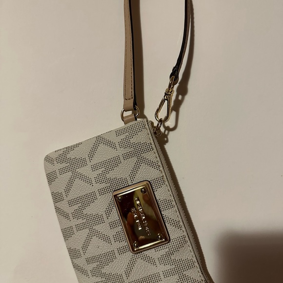 Michael Kors, leather wristlet; Brand new/no tags stylish,lightweight, durable - Picture 2 of 11